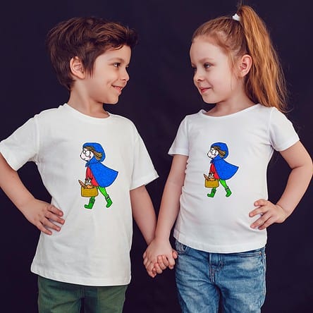 offrez en cadeau ce Magnifique T-shirt Enfant fille ou garçon La Petite fille au panier Garni by Abi . Il est agréable à porter, imprimé directement depuis notre atelier Français situé à Jurançon au coeur des Pyrénées, en plein Béarn 64 niché entre l'océan et la montagne. Disponible en taille 3/4 ANS, 5/6 ANS, 7/8 ANS, 9/10 ANS, 11/12 ANS. 100% coton.