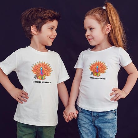 offrez à vos enfants en cadeau ce magnifique T-shirt Enfant fille ou garçon Le Dindon de la Farce by Abi. Il est agréable à porter, imprimé directement depuis notre atelier Français situé à Jurançon au coeur des Pyrénées, en plein Béarn 64 niché entre l'océan et la montagne. Disponible en taille 3/4 ANS, 5/6 ANS, 7/8 ANS, 9/10 ANS, 11/12 ANS. 100% coton.