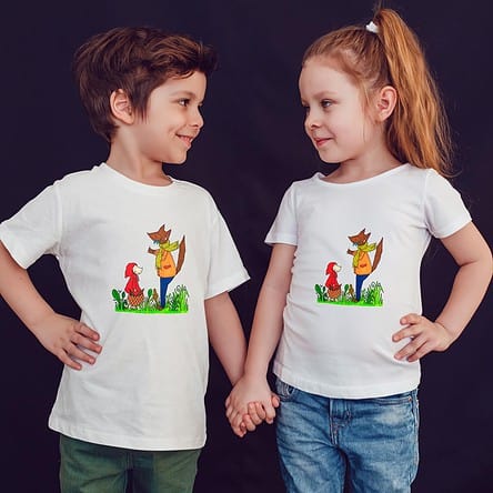 offrez en cadeau à vos enfants ce Magnifique T-shirt Enfant fille ou garçon Le Petit Chaperon Rouge by Abi. Il est agréable à porter, imprimé directement depuis notre atelier Français situé à Jurançon au coeur des Pyrénées, en plein Béarn 64 niché entre l'océan et la montagne. Disponible en taille 3/4 ANS, 5/6 ANS, 7/8 ANS, 9/10 ANS, 11/12 ANS. 100% coton.