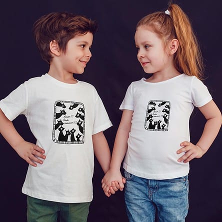 offrez en cadeau ce Magnifique T-shirt Enfant fille ou garçon what happened by Abi. Il est agréable à porter, imprimé directement depuis notre atelier Français situé à Jurançon au coeur des Pyrénées, en plein Béarn 64 niché entre l'océan et la montagne. Disponible en taille 3/4 ANS, 5/6 ANS, 7/8 ANS, 9/10 ANS, 11/12 ANS. 100% coton.