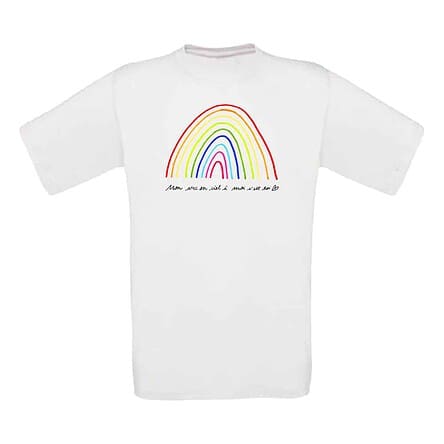 T-shirt blanc avec arc-en-ciel coloré et texte