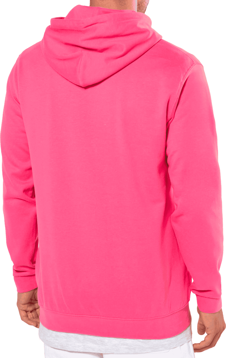 Homme portant un sweat à capuche rose vif