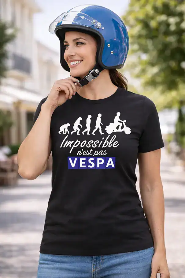 FEMME avec t shirt noir “impossible n’est pas vespa – Évolution du pilote”