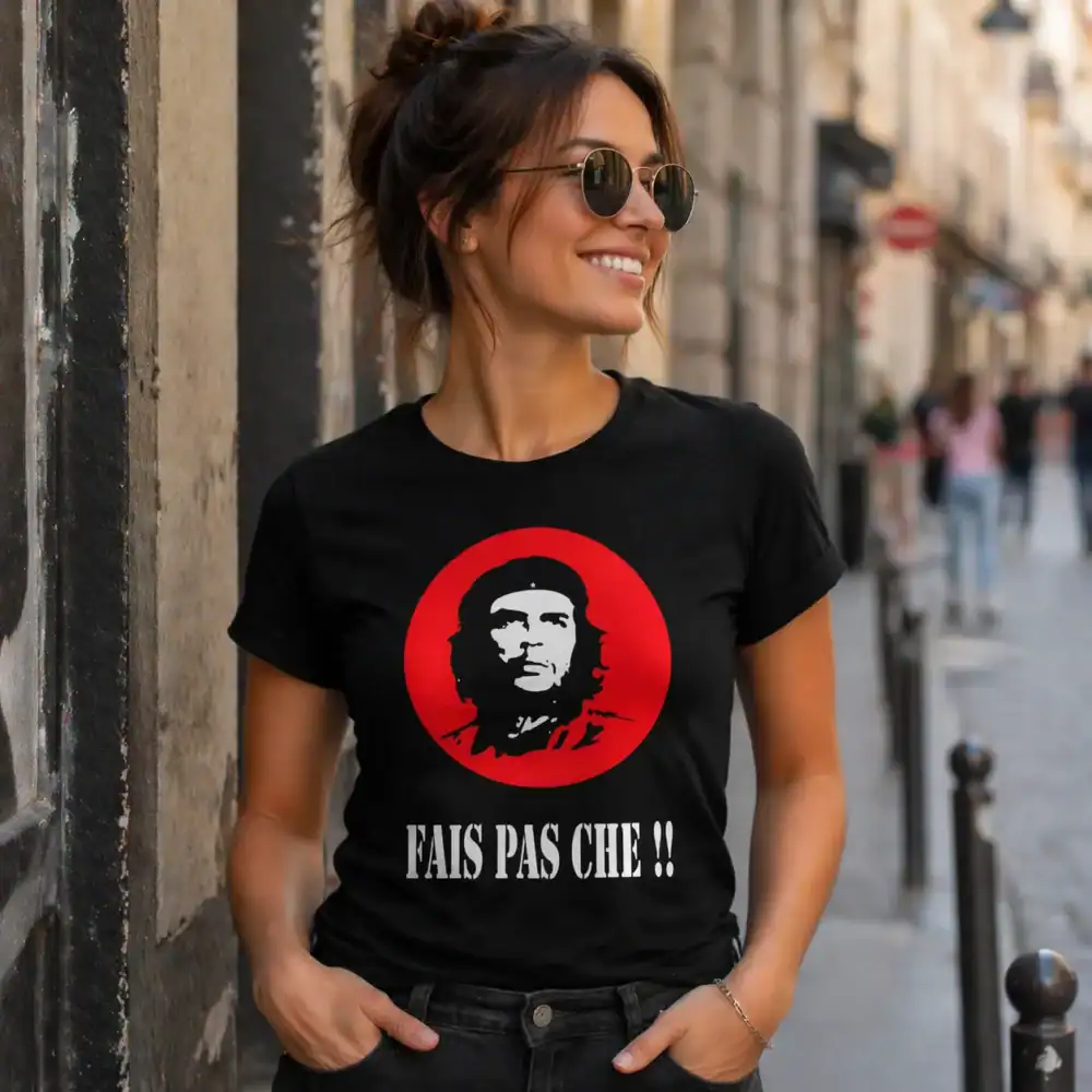 T-shirt fais pas che porté par femme en rue urbaine