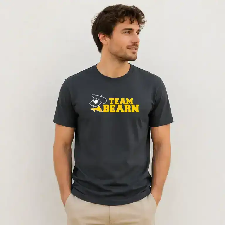 T-shirt team Béarn porté par homme fond neutre