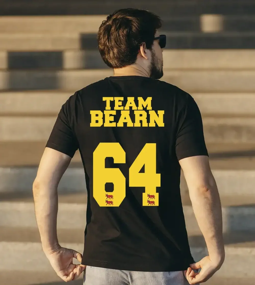 T-shirt noir porté de dos avec inscription jaune “Team Béarn 64” et numéro 64 stylisé, design sportif inspiré du Béarn