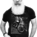 t shirt noir Moto Guzzi vintage impression noir et blanc style cafe racer porte PAR KERNFOX ALIAS MARCO M
