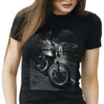 t shirt noir Moto Guzzi vintage impression noir et blanc style cafe racer porte par une femme motarde