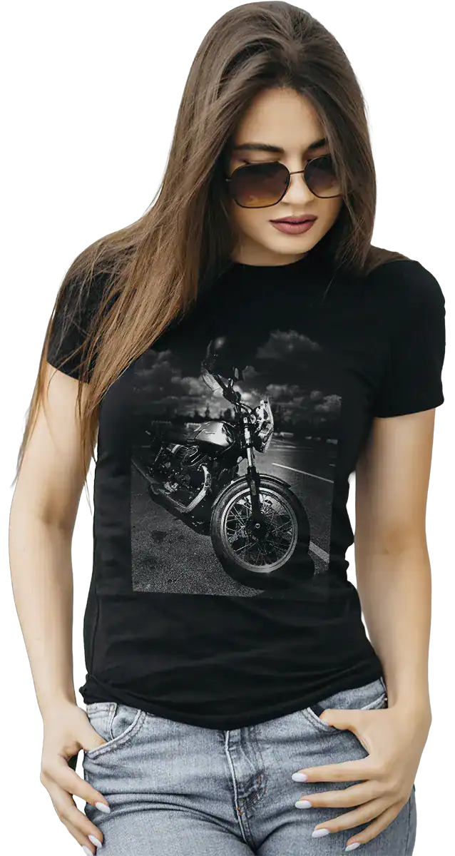 t shirt noir Moto Guzzi vintage impression noir et blanc style cafe racer porte par une femme motarde