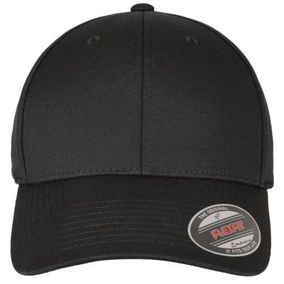Casquette noire avec visière arrondie et étiquette Flexfit.