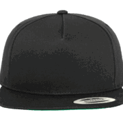Casquette noire moderne avec visière plate.