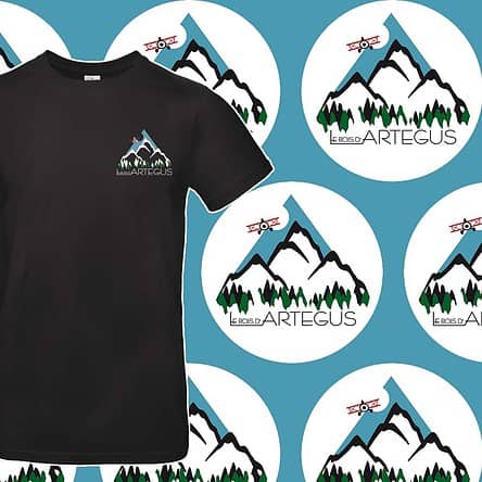 t shirt noir col rond avec avion