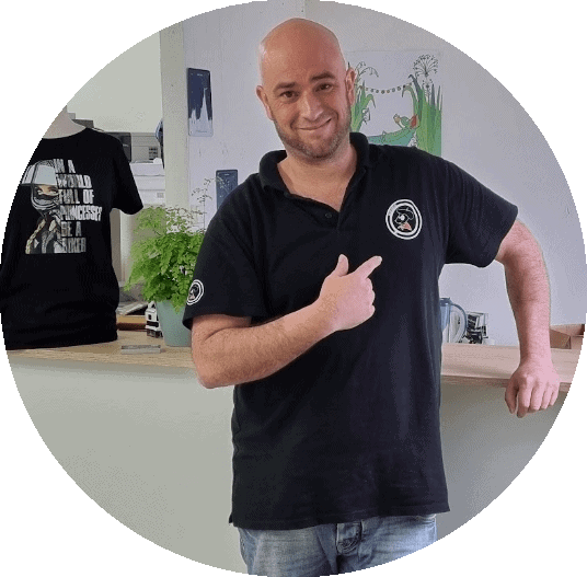 jerome alias Pilou dans son atelier pilou shop à pau