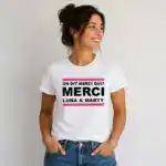 T-shirt texte humour on dit merci qui porté par femme fond neutre
