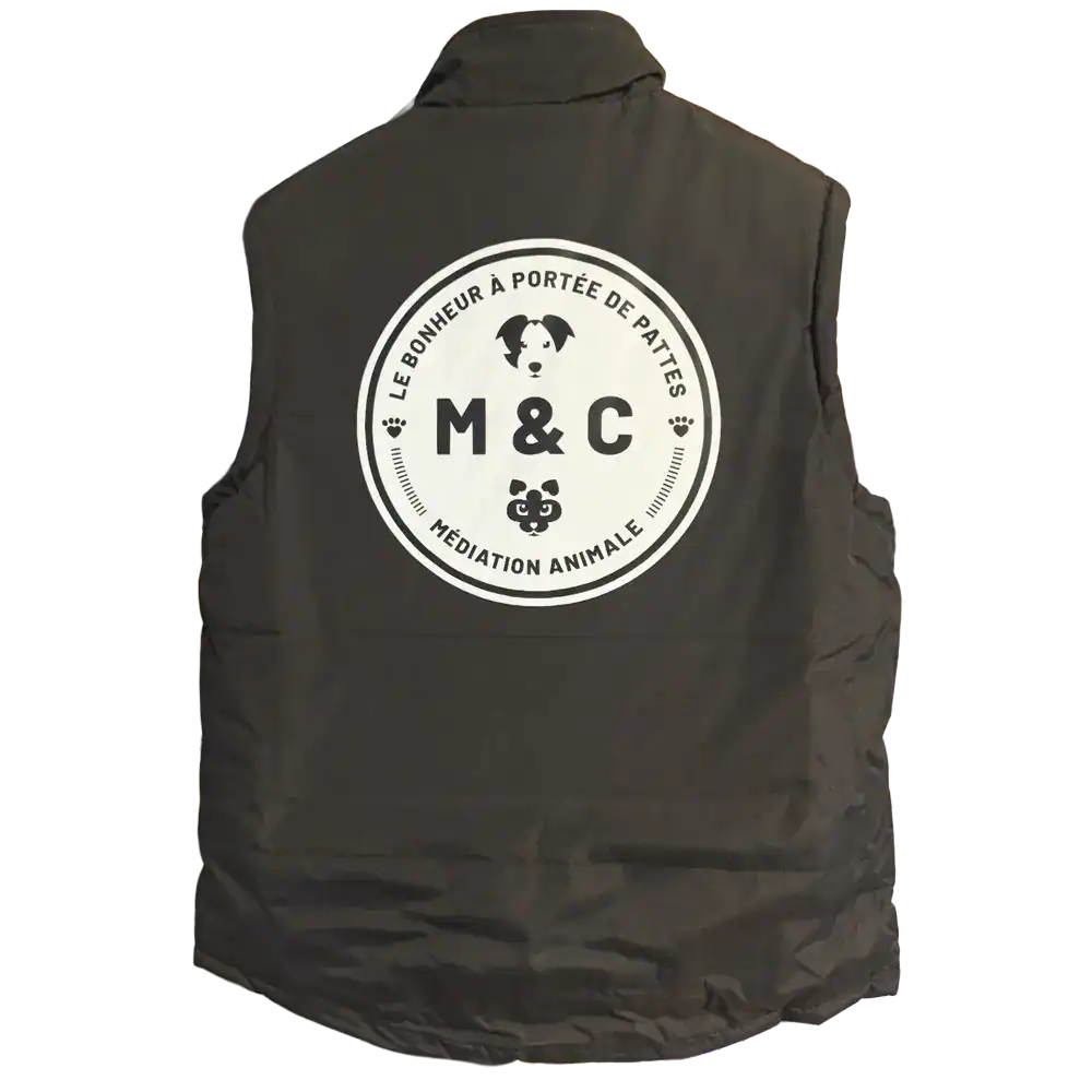 Gilet noir avec logo médiation animale M&C