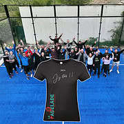 Groupe heureux, événement sportif, t-shirt commémoratif de padel