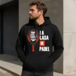 Sweat à capuche la casa de padel porté par homme en extérieur urbain