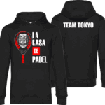 Pilou Shop 64 – Sweat à capuche noir “La Casa de Padel” avec visuel raquette et masque rouge et blanc sur le devant, inscription “TEAM TOKYO” au dos