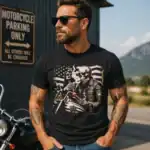 T-shirt skull biker drapeau américain porté par homme en extérieur garage moto