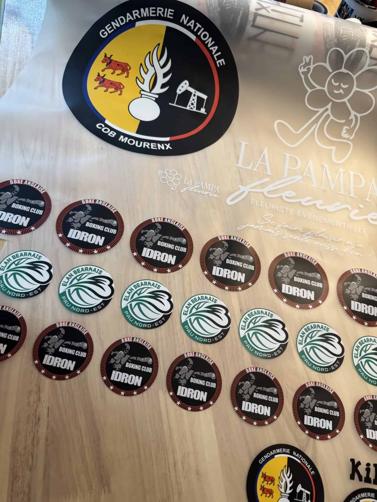 planche de transfert dtf imprime avec logos