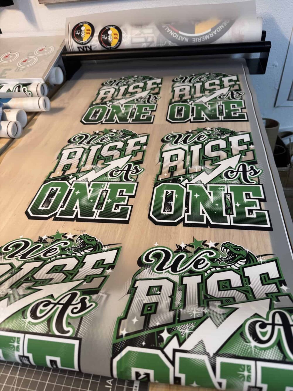 planche de transfert dtf ultra premium tout juste sorti de l'imprimante pilou shop