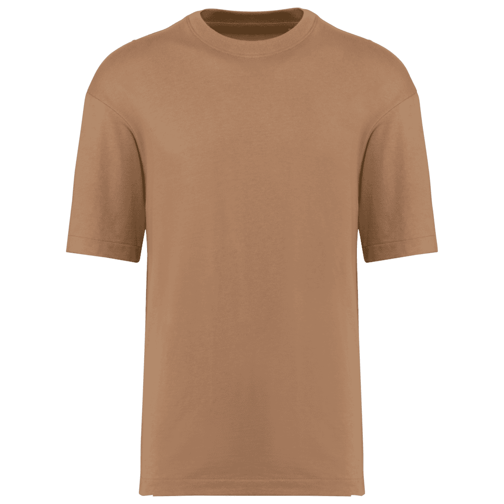 T-shirt beige basique sur fond blanc.