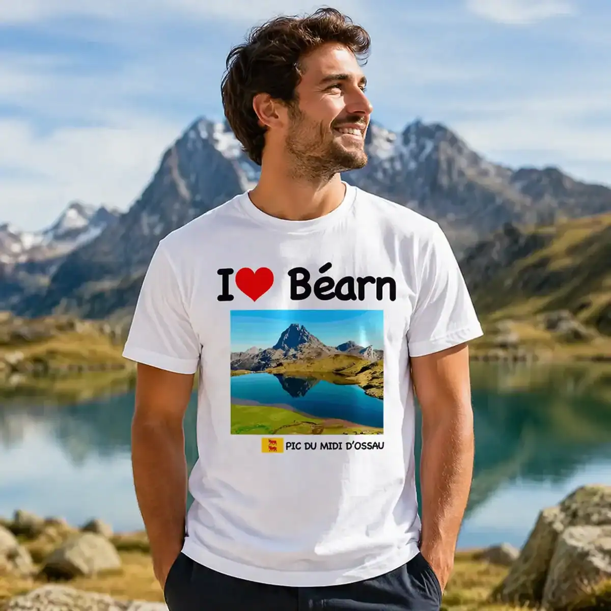 T-shirt I love Béarn porté par homme en extérieur montagne lac