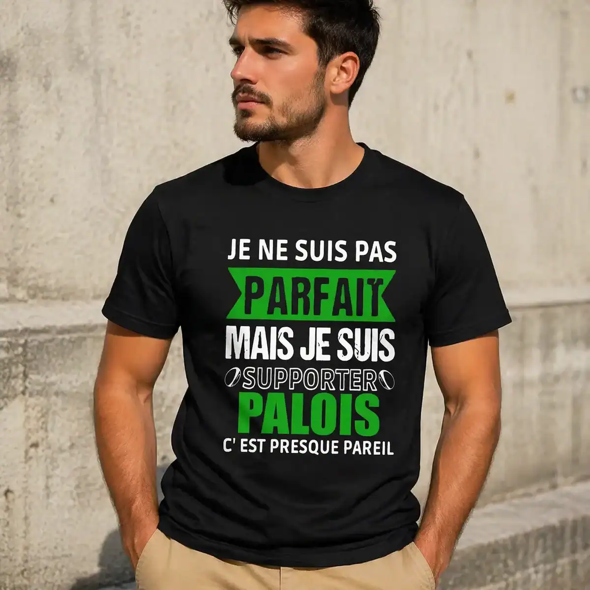 T-shirt je ne suis pas parfait mais supporter palois porté par homme en extérieur mur clair