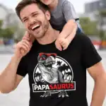 papa portant tshirt papasaurus noir dinosaure lunettes rouges idee cadeau papa original