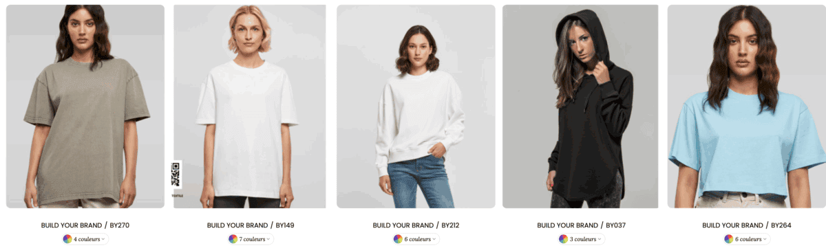 T-shirts et sweat-shirts de différentes couleurs.