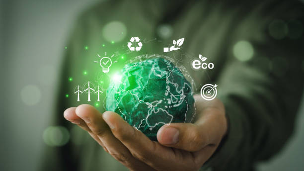 Main tenant une planète entourée d'icônes écologiques.