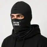 cagoule personnalisée portée homme logo personnalisé sur le visage marquage DTF textile noir pilou shop 64