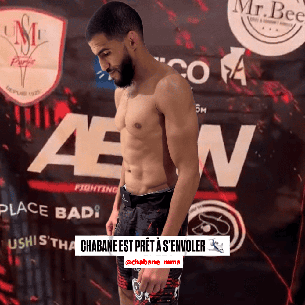 Chabane Chaibeddra lors de la pesée avant son combat MMA, concentré et affûté, prêt à s’envoler vers la victoire. Fond rouge et noir avec logos de sponsors et texte “Chabane est prêt à s’envoler”.