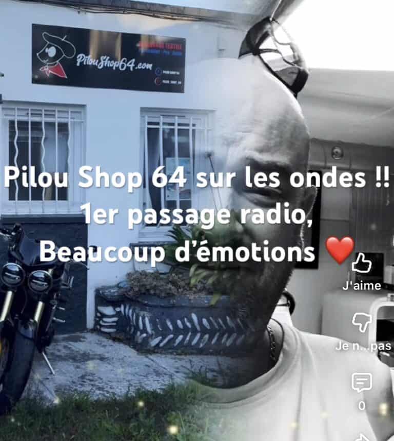 Boutique et moto devant Pilou Shop 64.