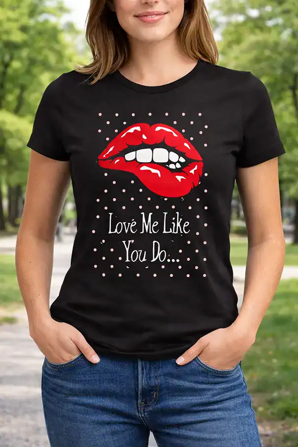 t shirt femme noir love me like you do lèvres rouges impression dtf pilou shop 64 pau