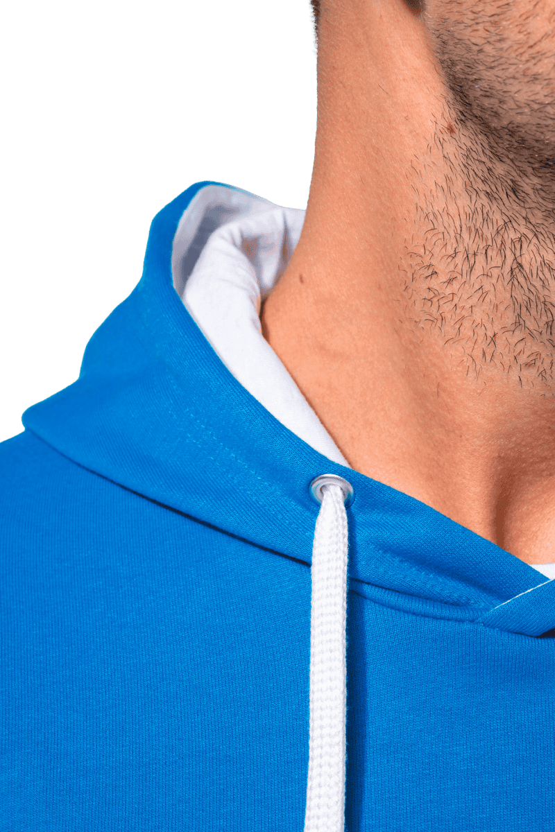 Capuche bleue avec cordon blanc