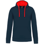 Sweat à capuche bleu marine avec cordons rouges.