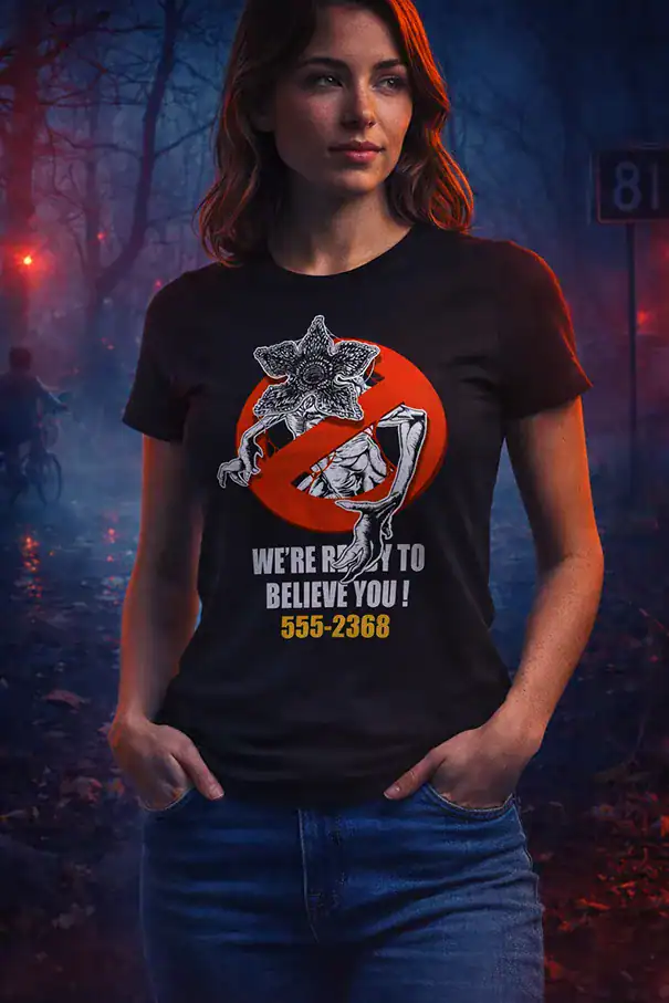 femme portant t shirt demogorgon ghostbusters stranger things ambiance sombre impression dtf pilou shop 64 pau