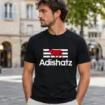 T-shirt Adishatz porté par homme en extérieur place de ville