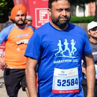Coureur participant à un marathon 2022.