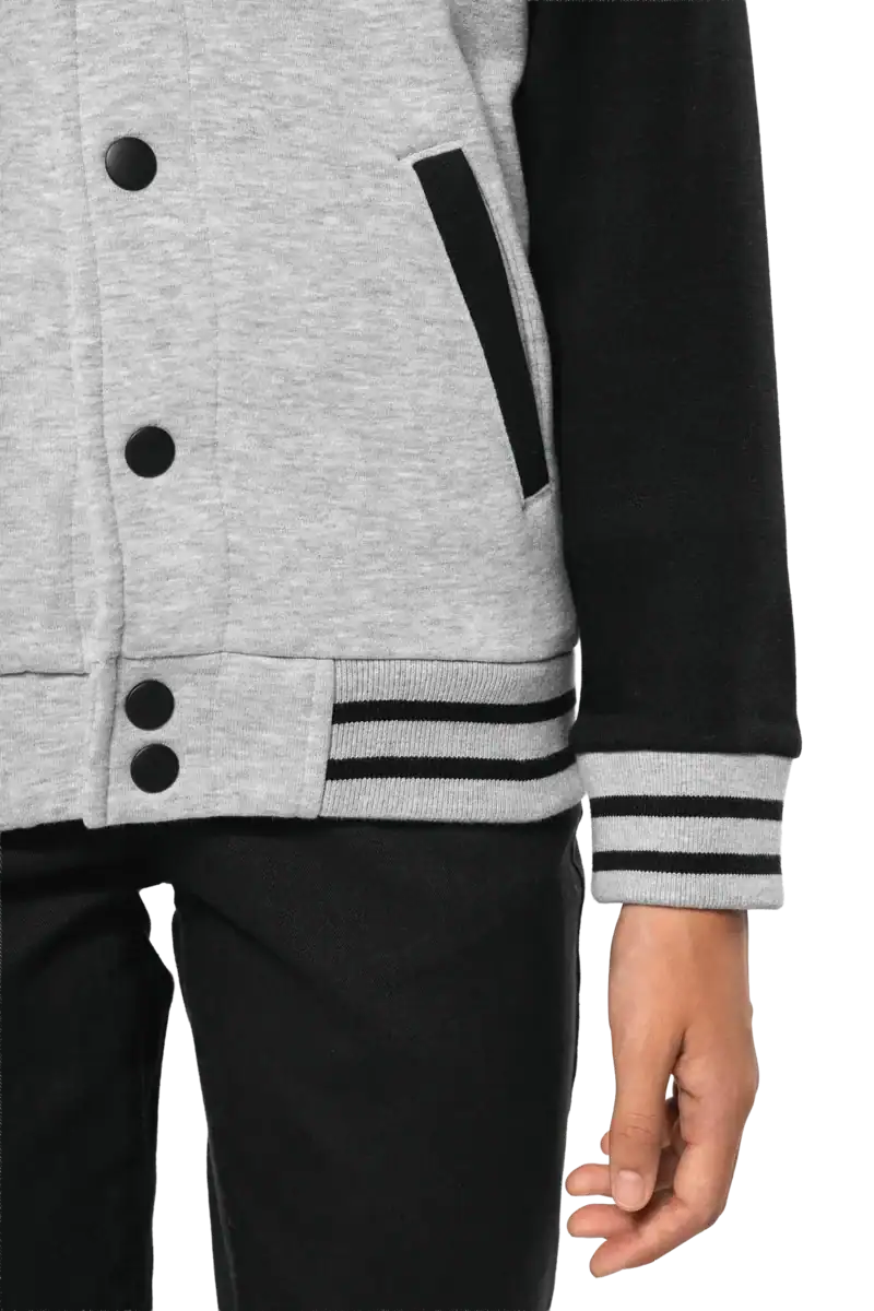 Veste grise et noire avec bandes sur poignets.