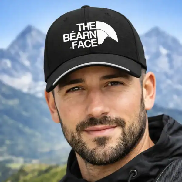 casquette noire The Béarn Face portée par homme en montagne style outdoor Pyrénées logo Béarn face blanc Pilou Shop 64