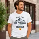 T-shirt né au pied des Pyrénées porté par homme en extérieur ville