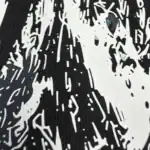 Gros plan sur les détails de l’impression DTF du Pic du Midi d’Ossau, laissant apparaître la texture du tissu noir.