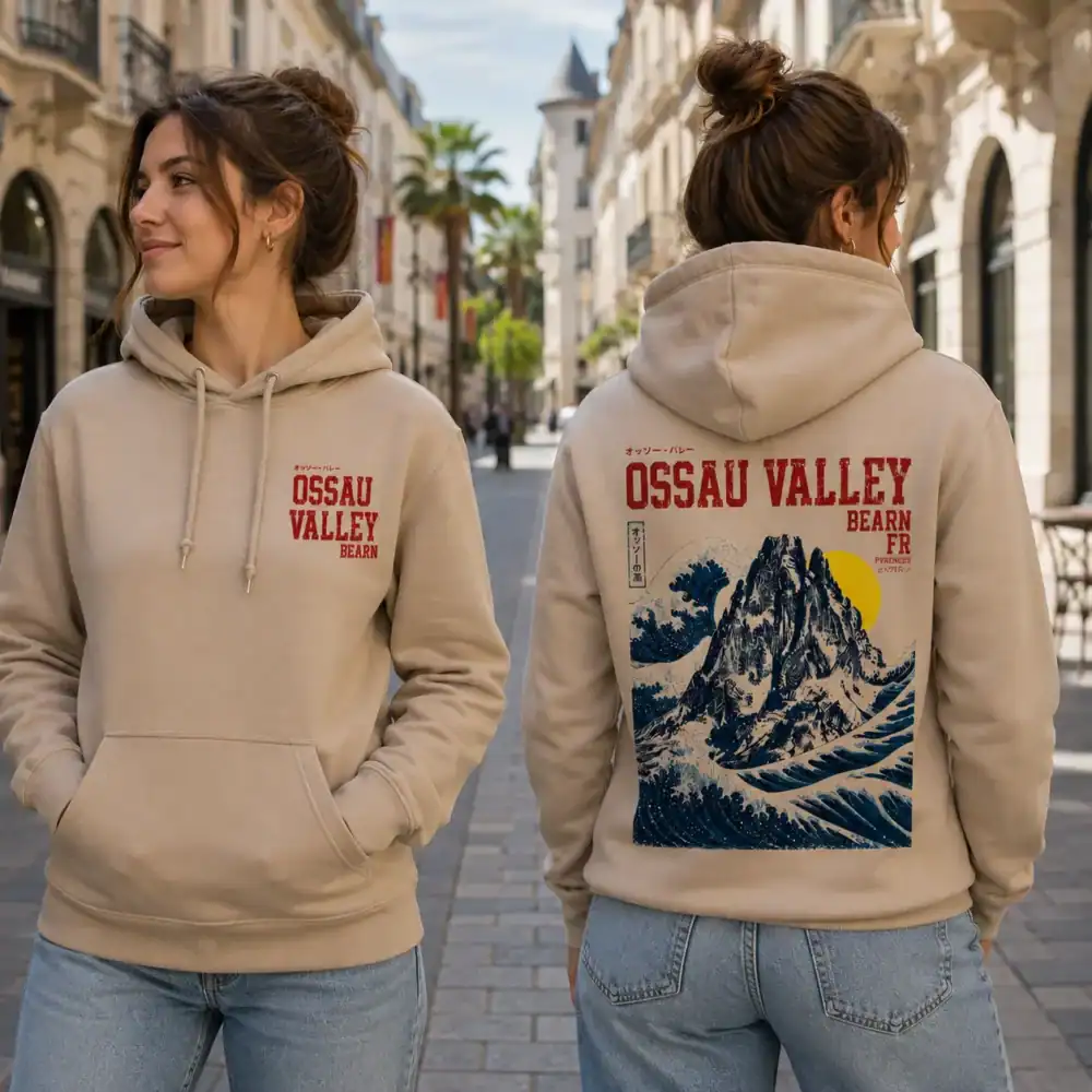 Sweat à capuche Ossau Valley porté par femme en rue piétonne à Pau