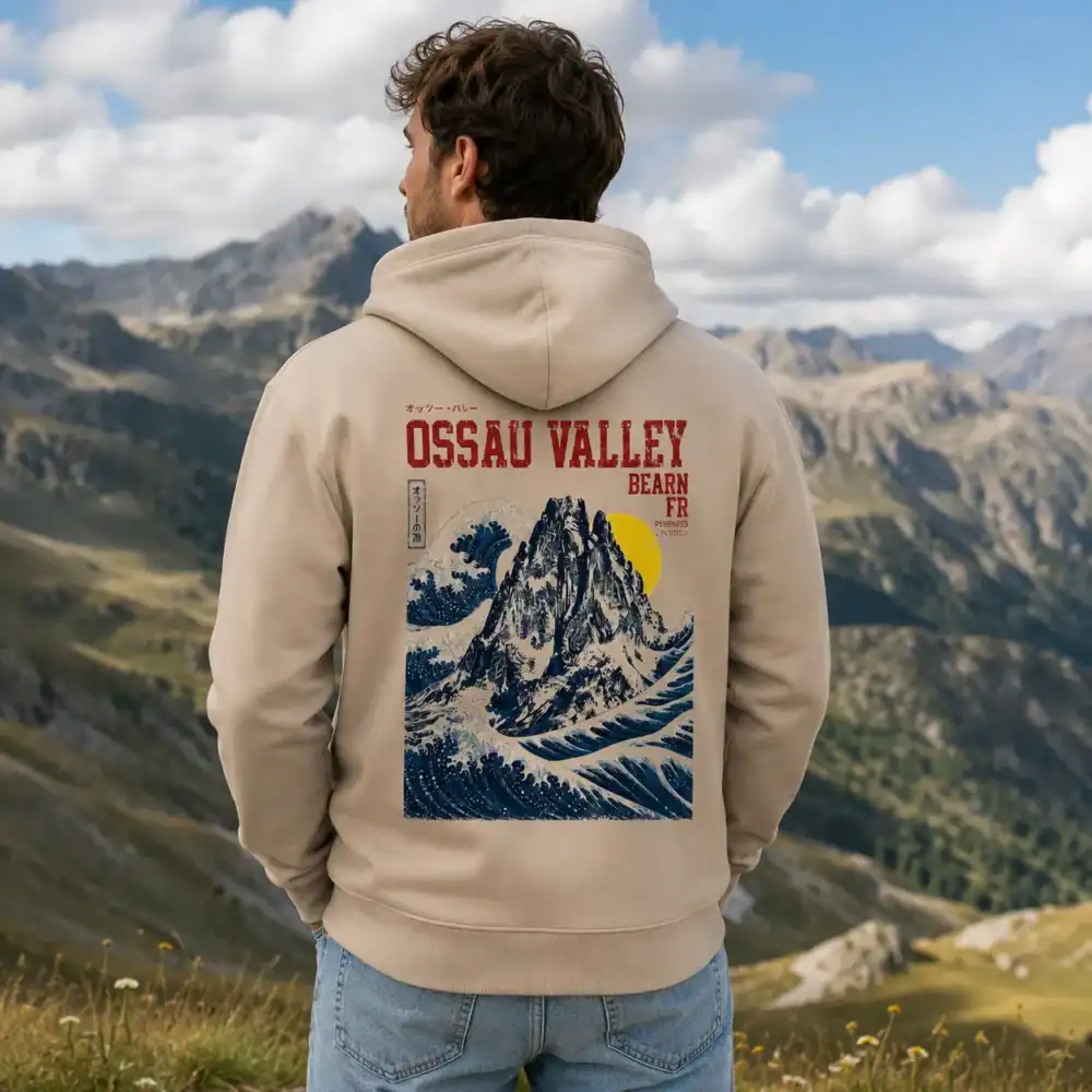 Homme en hoodie Ossau Valley face aux montagnes