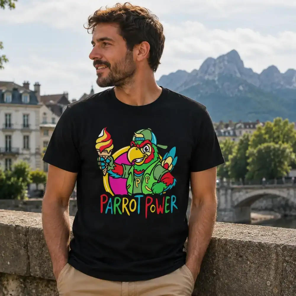 T-shirt perroquet glace Tropic Chill porté par homme en extérieur avec montagne en arrière-plan
