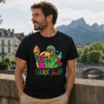 T-shirt perroquet glace Tropic Chill porté par homme en extérieur avec montagne en arrière-plan