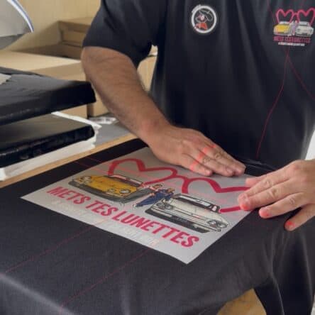 Impression laser d’un motif automobile sur textile noir