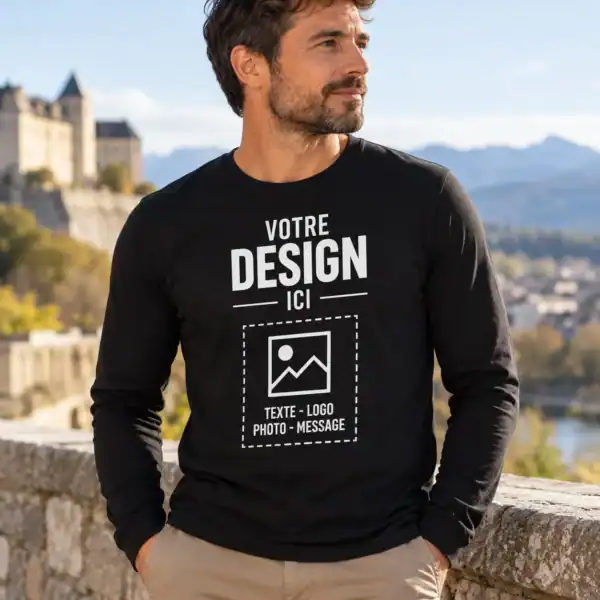 T-shirt homme manches longues vert anis personnalisé avec logo, texte ou photo, porté par un homme en extérieur urbain.